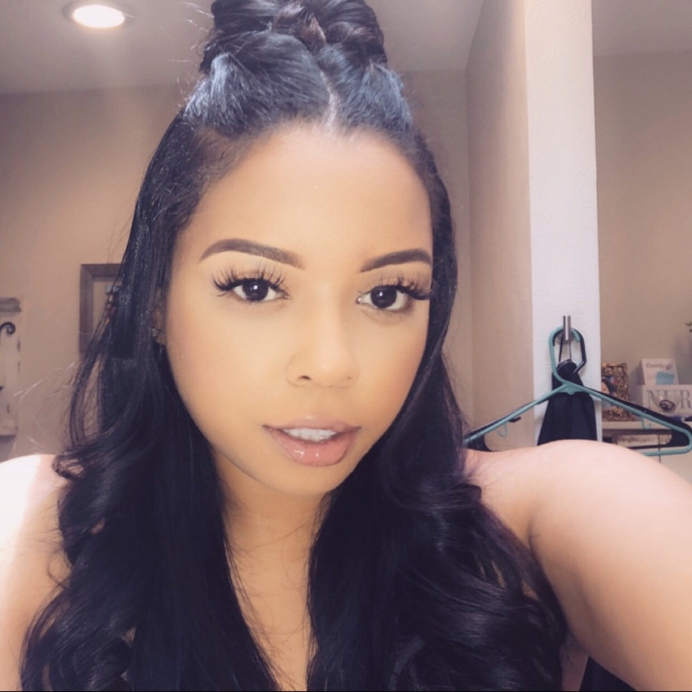 Meet your Posher, Adrianna